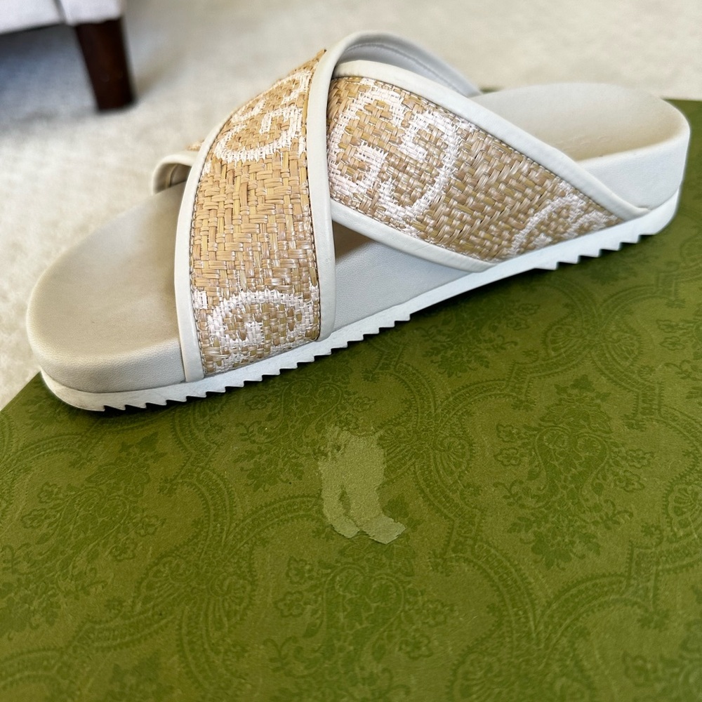 GUCCI Crossover Strap Raffia And Leather Sandals - Picture 7 of 14